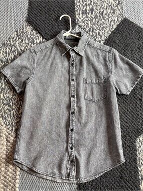Decree Gray Washed Short-Sleeve Button-Down Shirt